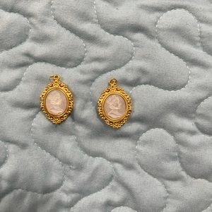 18k gold cameo pendant with mother of pearl